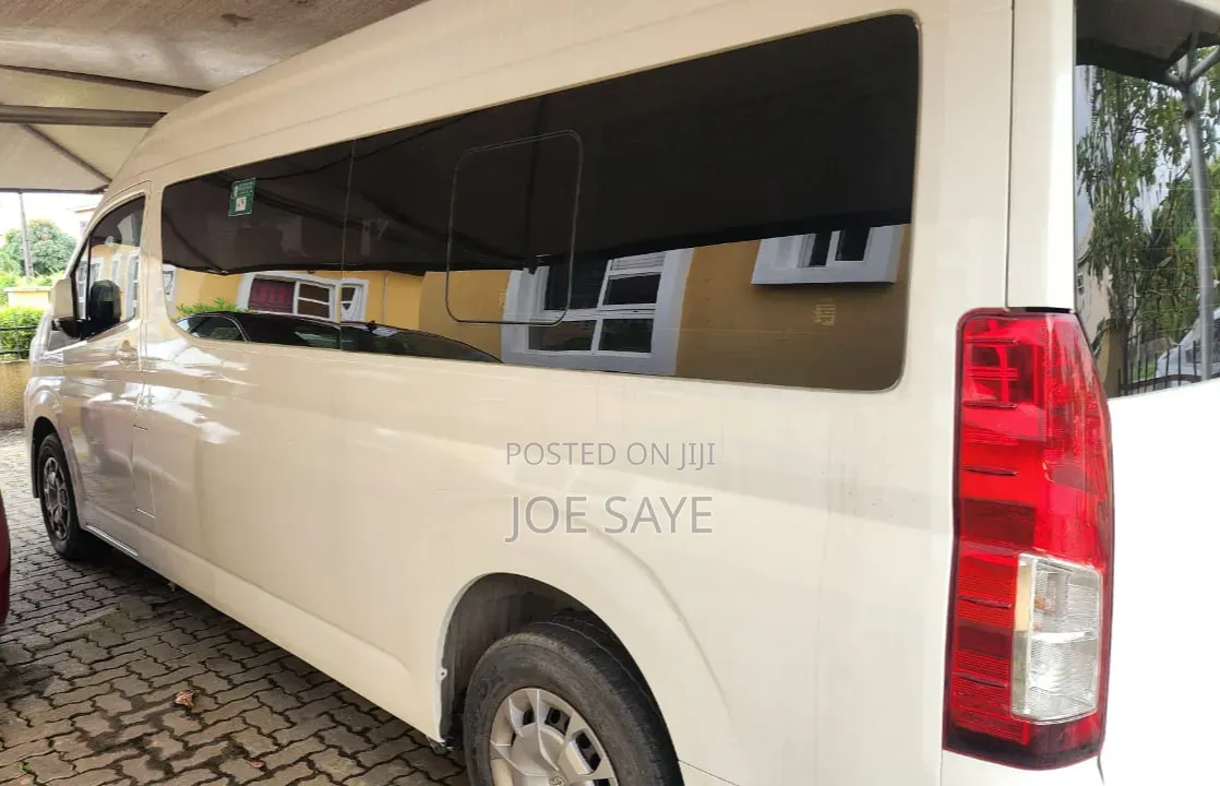 Toyota HiAce 2021 White