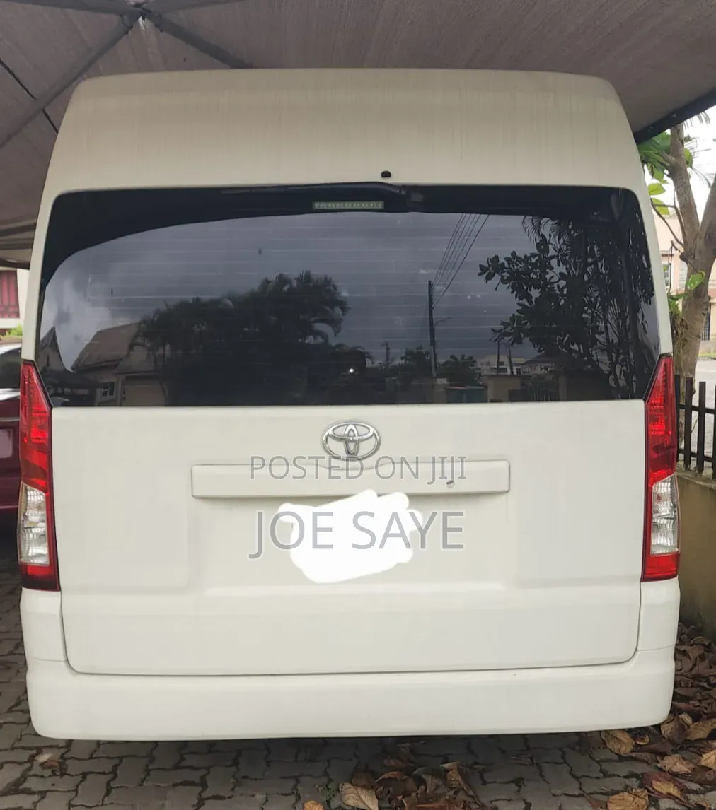 Toyota HiAce 2021 White