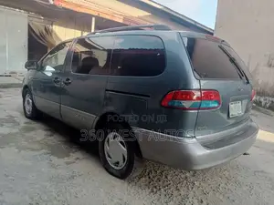 Toyota Sienna XLE 2002 Green