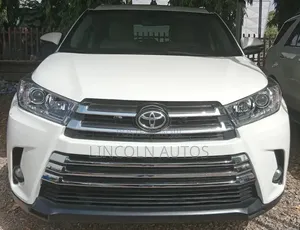 Toyota Highlander XLE 4x4 V6 (3.5L 6cyl 8A) 2018 White