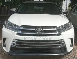 Toyota Highlander XLE 4x4 V6 (3.5L 6cyl 8A) 2018 White
