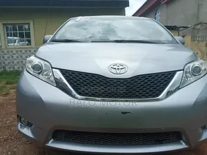 Toyota Sienna 2013 Gray