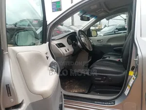 Toyota Sienna 2013 Gray