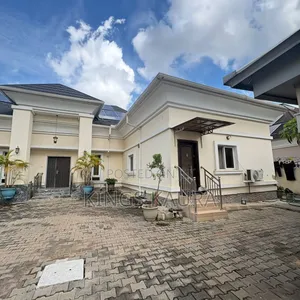 6bdrm Bungalow in Life Camp for sale