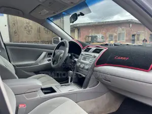 Toyota Camry LE 4dr Sedan (2.4L 4cyl 5A) 2009 Silver