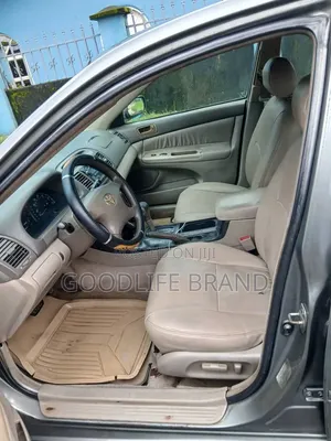 Toyota Camry SE 4dr Sedan (2.4L 4cyl 4A) 2004 Gray