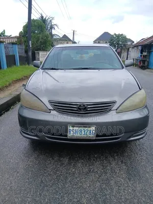 Toyota Camry XLE 4dr Sedan (2.4L 4cyl 5A) 2005 Ivory