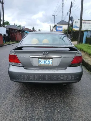 Toyota Camry XLE 4dr Sedan (2.4L 4cyl 5A) 2005 Ivory
