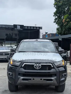 New Toyota Hilux SR5+ 2026 Black