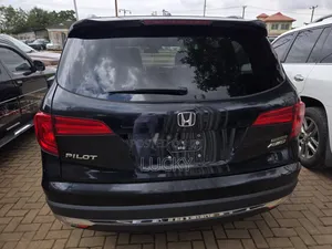 Honda Pilot Touring 4dr SUV 4WD (3.5L 6cyl 9A) 2017 Black