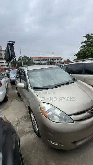 Toyota Sienna 2007 Gold