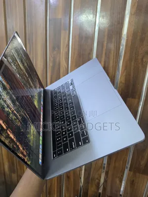 Laptop Apple MacBook Pro 2019 32GB Intel Core i9 SSD 1T