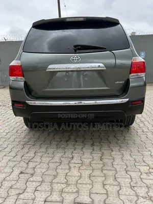 Toyota Highlander Limited 2012 Brown