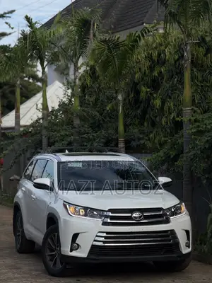 Toyota Highlander XLE 2022 White