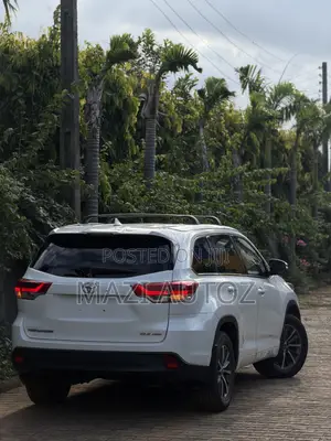 Toyota Highlander XLE 2022 White