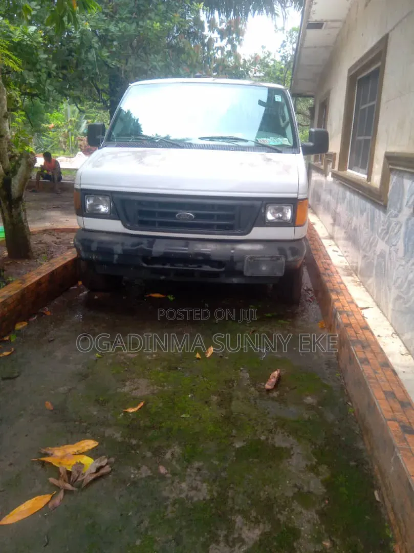 Ford E250 2000 White