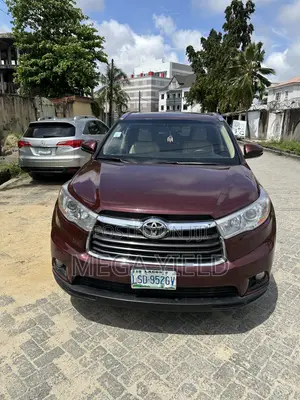 Toyota Highlander XLE 4dr SUV AWD (3.5L 6cyl 6A) 2015 Maroon