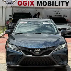 Toyota Camry SE 2021 Teal