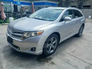 Toyota Venza LE 2010 Silver