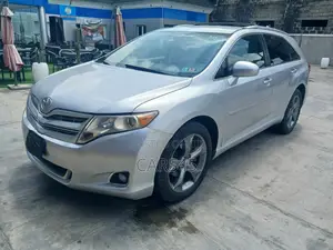 Toyota Venza LE 2010 Silver