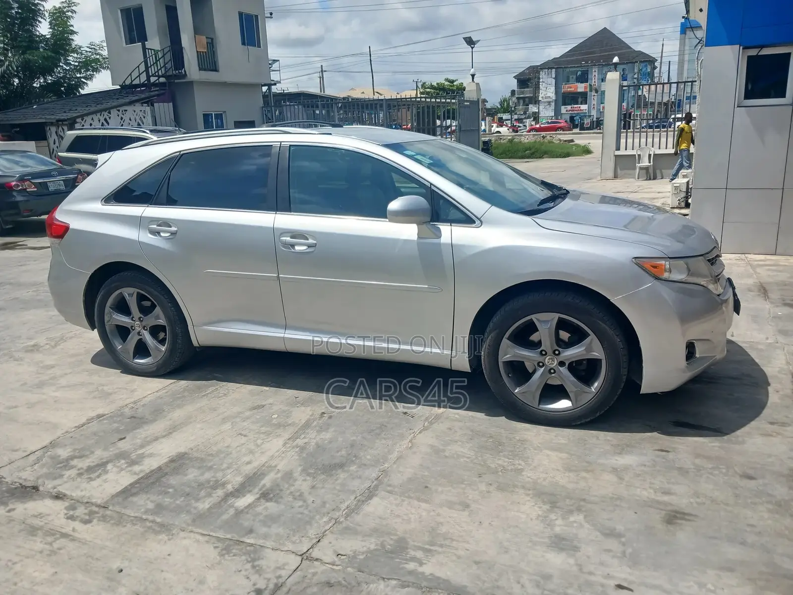 Toyota Venza LE 2010 Silver