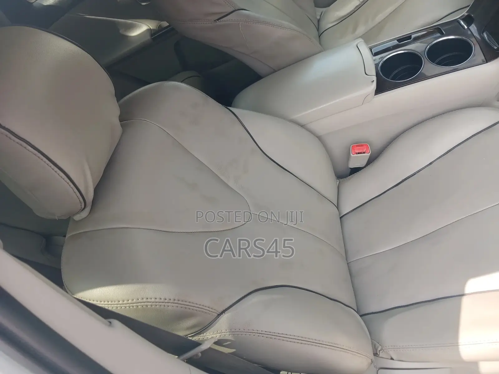 Toyota Venza LE 2010 Silver