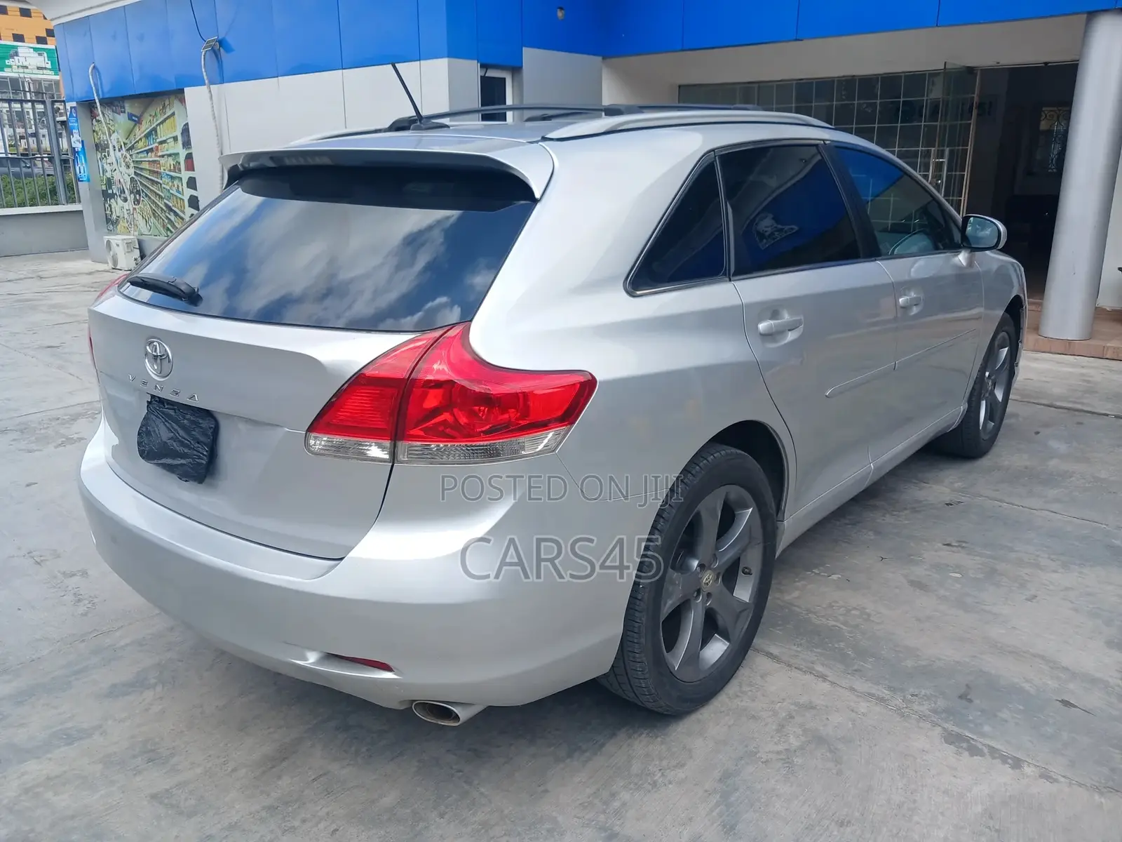Toyota Venza LE 2010 Silver