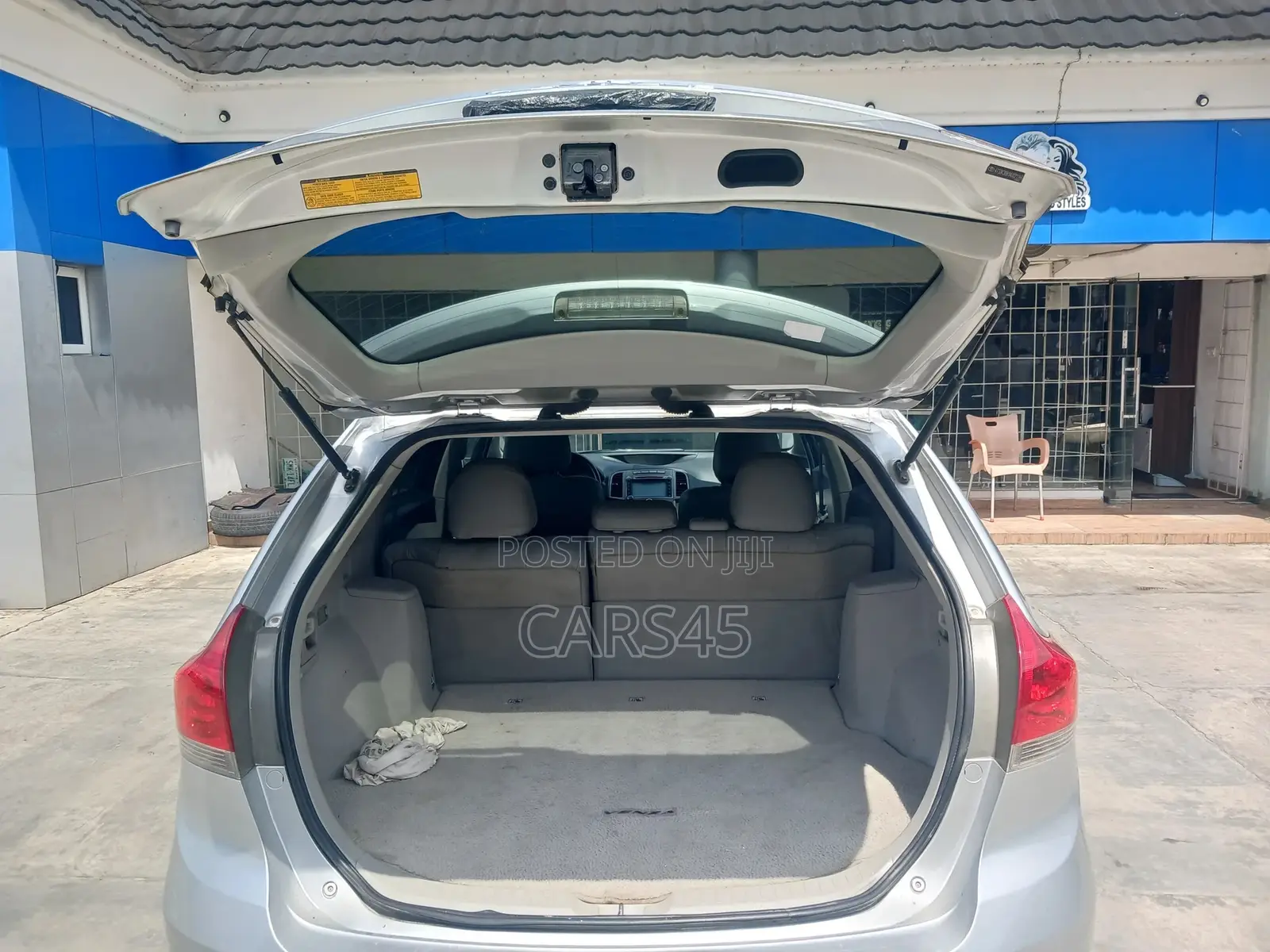 Toyota Venza LE 2010 Silver