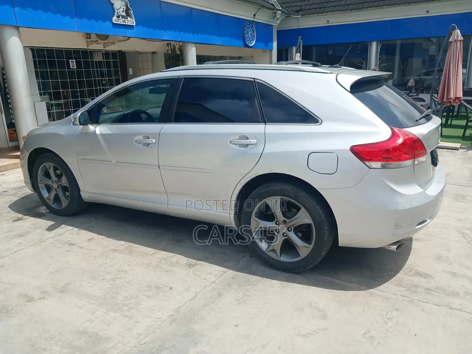 Toyota Venza LE 2010 Silver