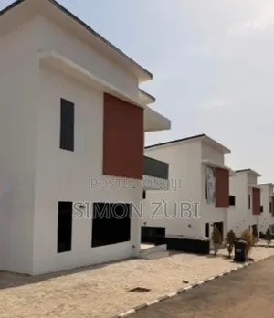 6bdrm Duplex in Kaura for sale