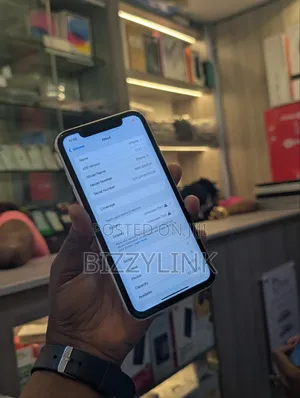 Apple iPhone 11 64 GB White