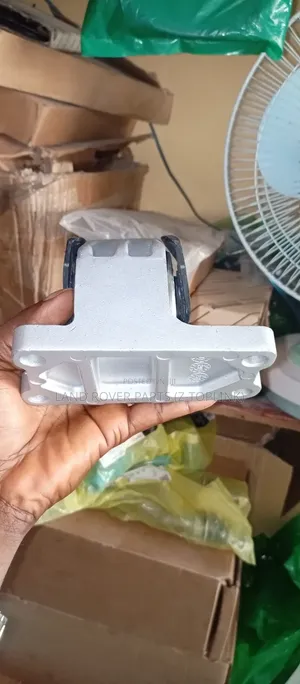 Range Rover Velar Gearbox Mount / Seat
