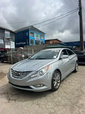 Hyundai Sonata Limited Sedan FWD (2.4L 4cyl 6A) 2011 Silver