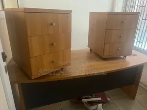 Good Wooden Office Tables and Drawers