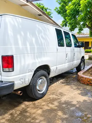 Ford E250 2000 White