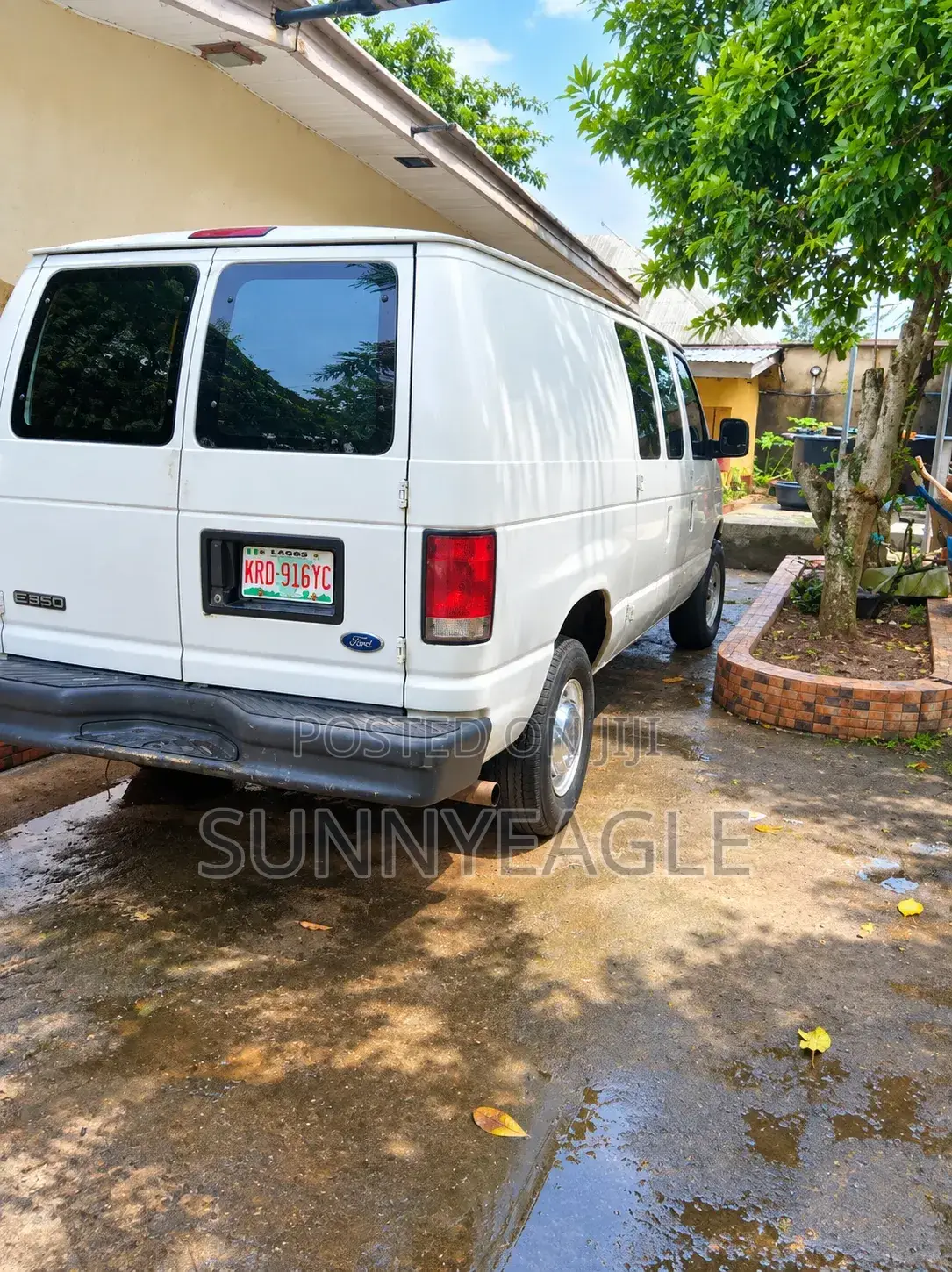 Ford E250 2000 White