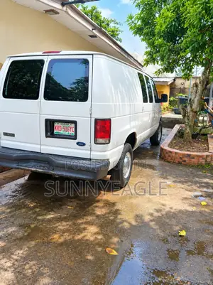 Ford E250 2000 White
