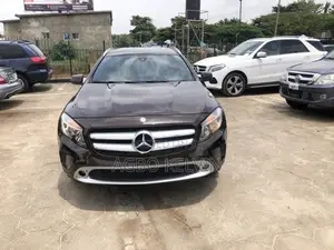 Mercedes-Benz CLA-Class 2016 Brown