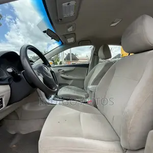 Toyota Corolla LE 4dr Sedan (1.8L 4cyl 4A) 2012 Silver