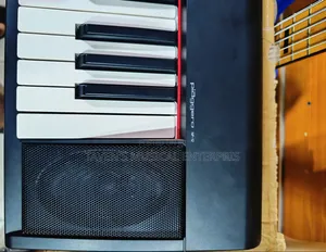 Yamaha Piaggero NP-12 Keyboard