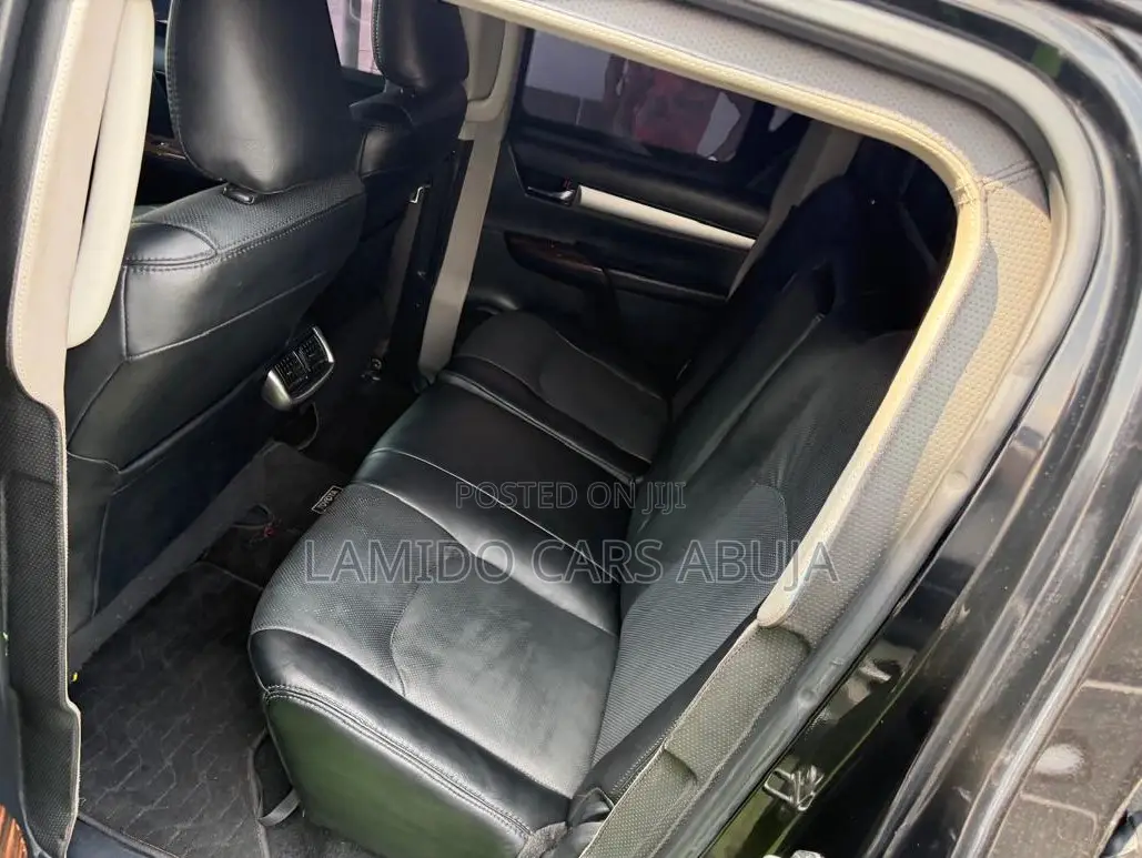 Toyota Hilux 2021 Black
