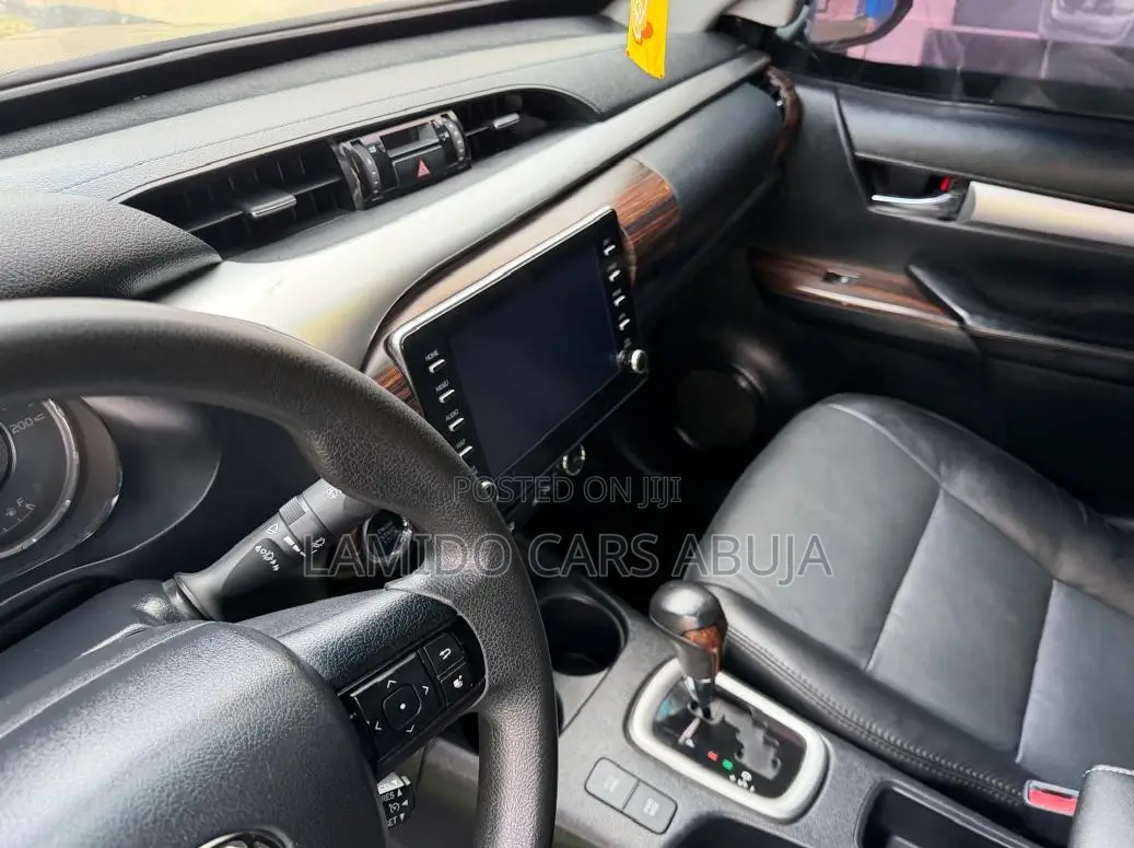 Toyota Hilux 2021 Black