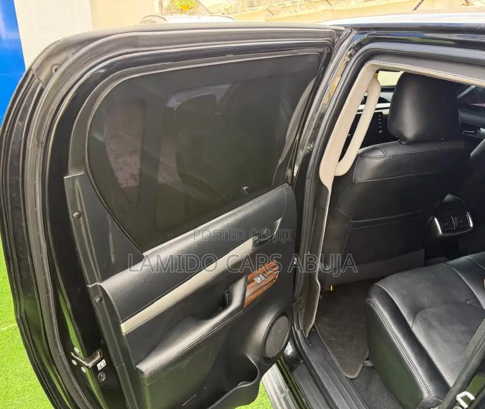 Toyota Hilux 2021 Black
