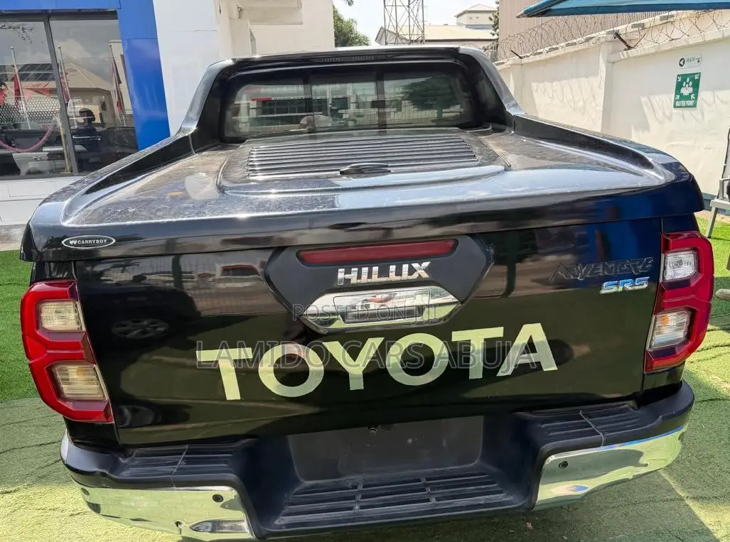 Toyota Hilux 2021 Black