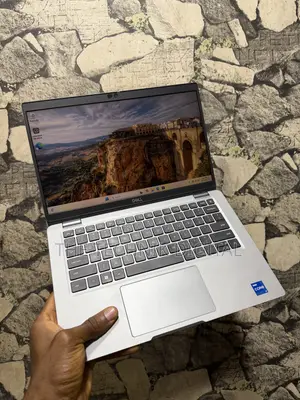 Laptop Dell Latitude 5330 16GB Intel Core i7 SSD 256GB
