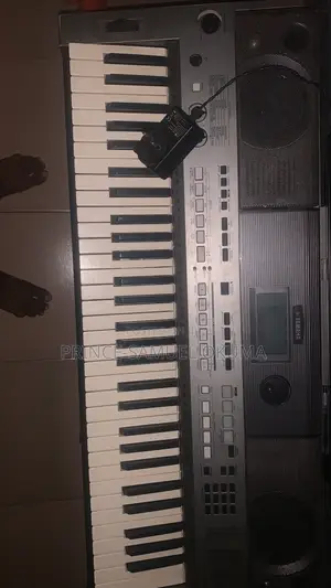Yamaha PSR E443