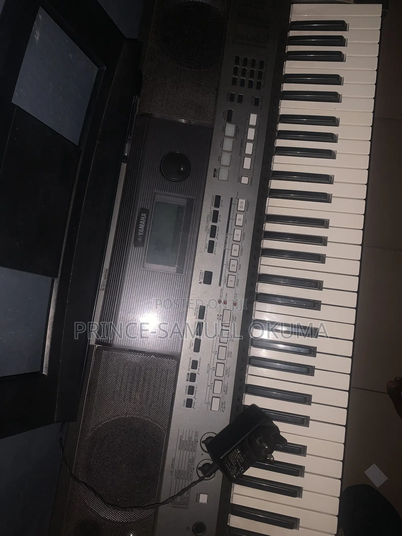 Yamaha PSR E443