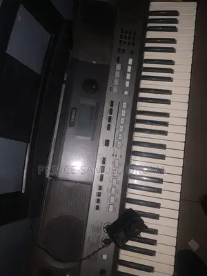 Yamaha PSR E443