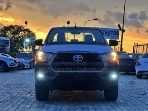New Toyota Hilux 2025 Black