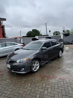 Toyota Camry SE 4dr Sedan (2.5L 4cyl 6A) 2012 Gray